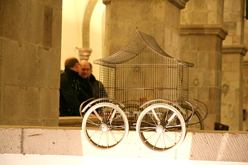 reliquienmobil: installation zur langen nacht der kölner museen; museum schnütgen, 07.11.2009, köln 