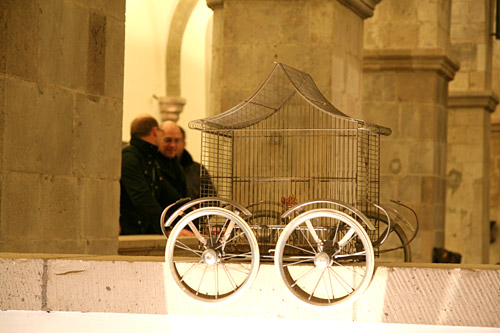 reliquienmobil: installation zur langen nacht der kölner museen; museum schnütgen, 07.11.2009, köln